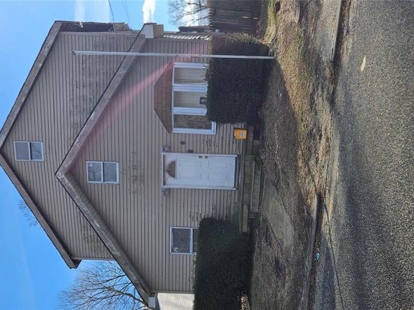 6 Hansen Street, Bay Shore NY 11706