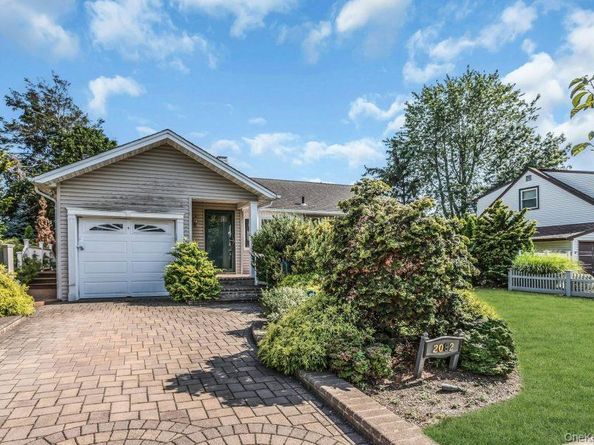 2082 Central Drive N, East Meadow NY 11554