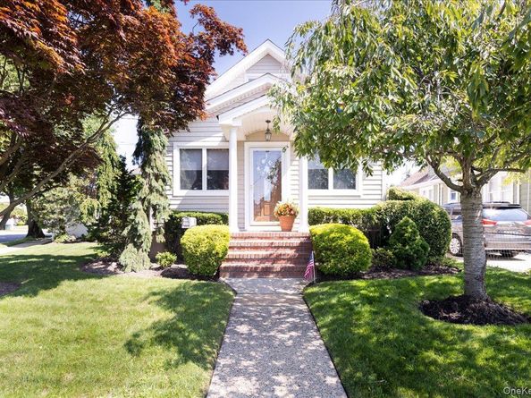 714 Wyckoff Avenue, Bellmore NY 11710