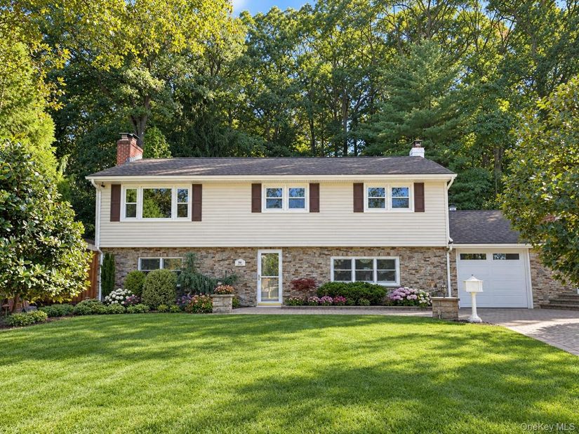86 Iceland Drive, South Huntington NY 11746