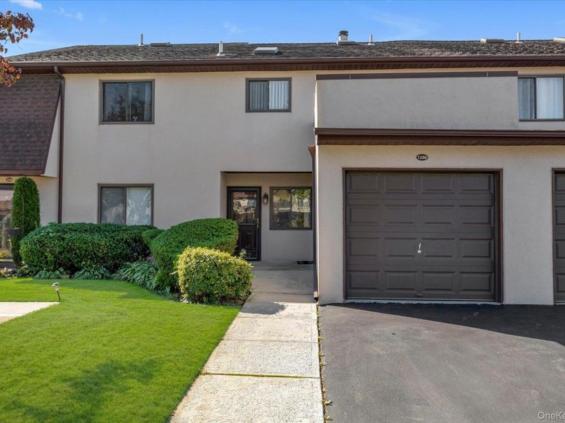 1 Anchorage 1208, Freeport NY 11520