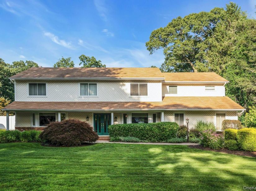 14 Tree Hollow Lane, Dix Hills NY 11746
