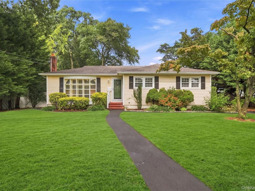 23 Roy Avenue, West Islip NY 11795