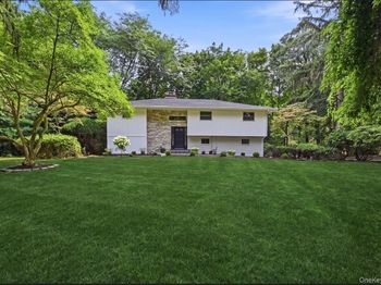 10 Moonedge Road