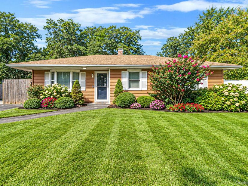 542 Agamemnon Avenue, Bellport NY 11713
