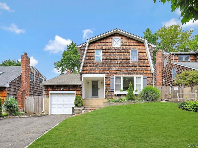 17 Franklin Court, Northport NY 11768