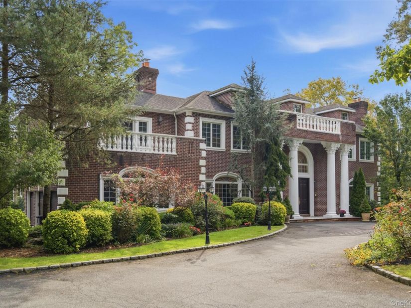 147 Bacon Road, Old Westbury NY 11568