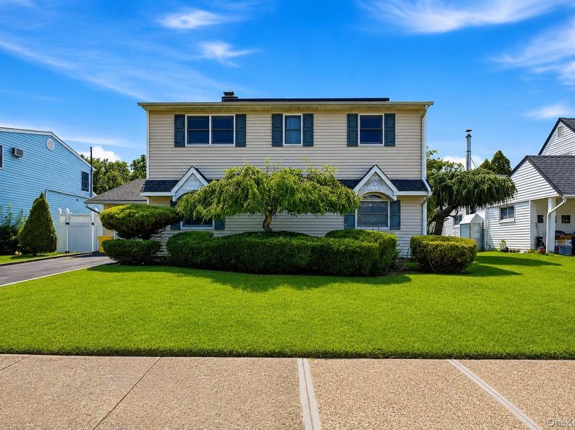 12 Cable Lane, Hicksville NY 11801