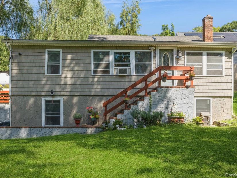 25 Tamarack Road, Rocky Point NY 11778