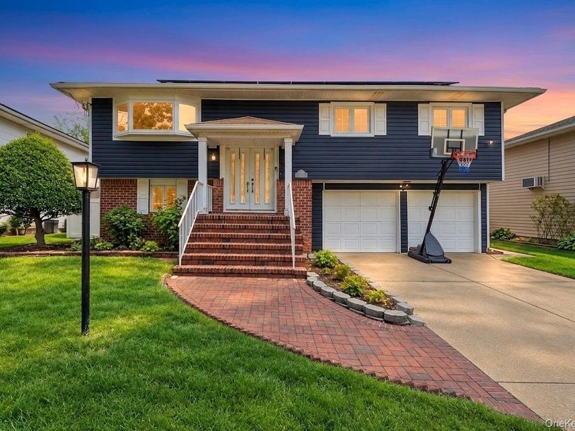 1020 Wood Park Drive, Baldwin NY 11510