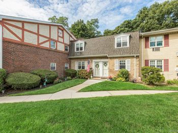 21 Glen Hollow Drive