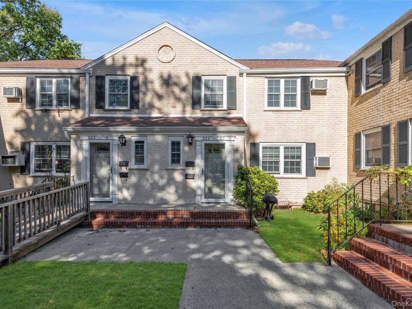 22221 69th Avenue A, Oakland Gardens NY 11364