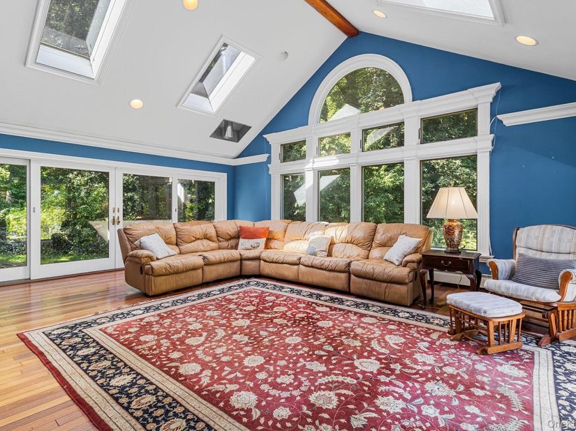 27 Willoughby Path, East Northport NY 11731