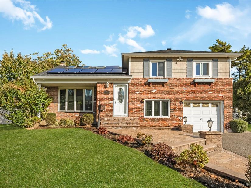 19 Grant Street, Farmingdale NY 11735