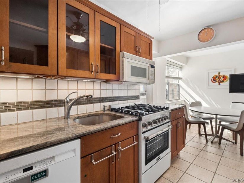 235 Garth Road D6A, Scarsdale NY 10583