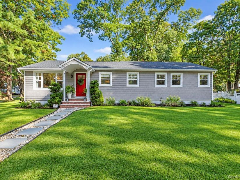 7 Centerview Trail, Ridge NY 11961