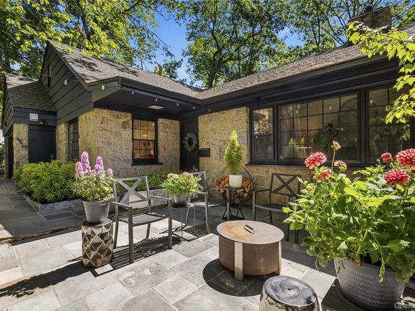 2 Sherwood Place, Scarsdale NY 10583