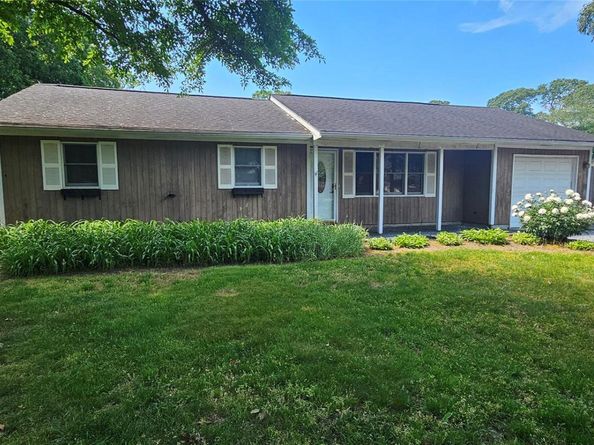 10 Twin Pine Lane, Center Moriches NY 11934