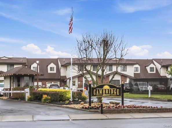 62 Cambridge Drive W, Copiague NY 11726