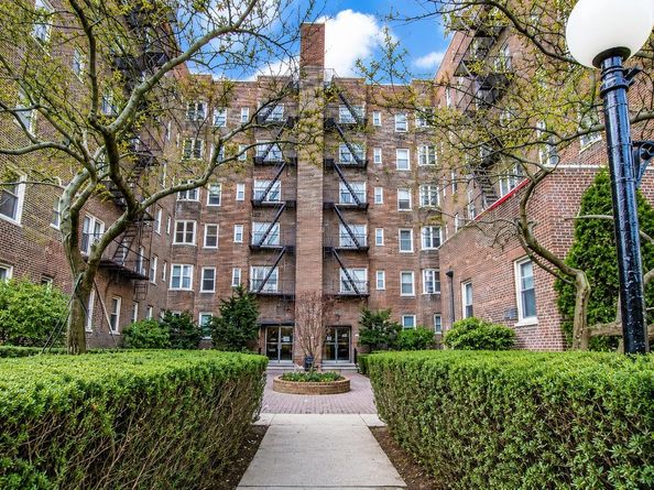 84-49 168th Street 2V, Jamaica Hills NY 11432
