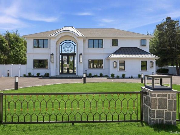 72 Haypath Road, Bethpage NY 11714