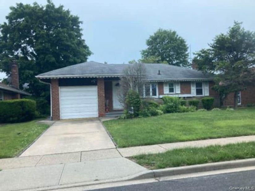 726 Dean Drive, North Baldwin NY 11510