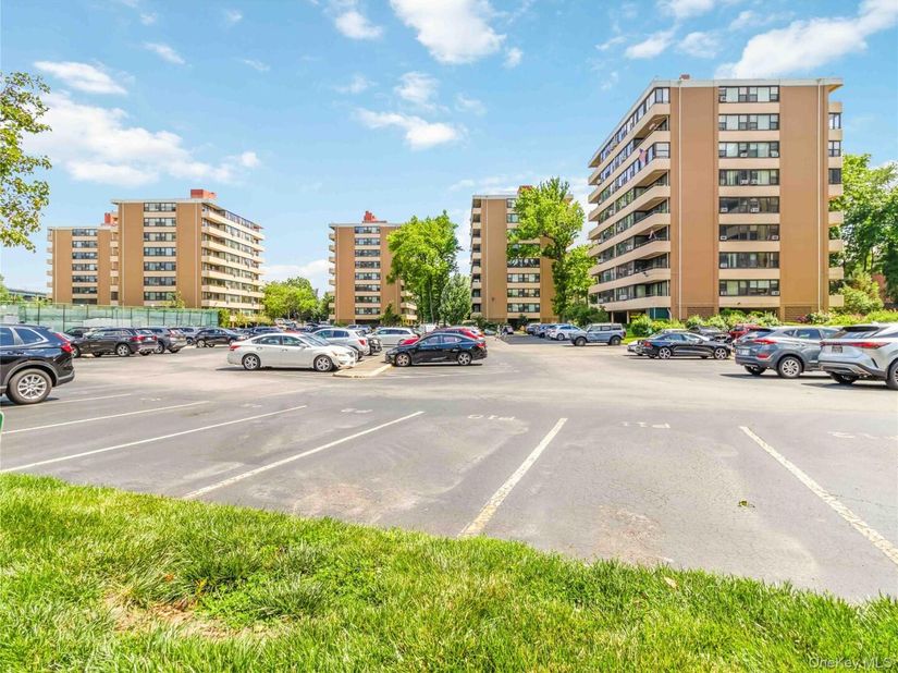 7-25 166 Street 6A, Beechhurst NY 11357