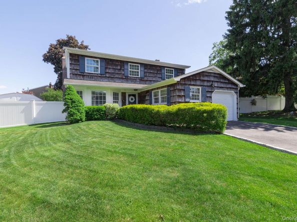 29 Beaumont Lane, Lake Grove NY 11755