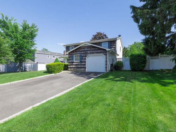 29 Beaumont Lane, Lake Grove NY 11755