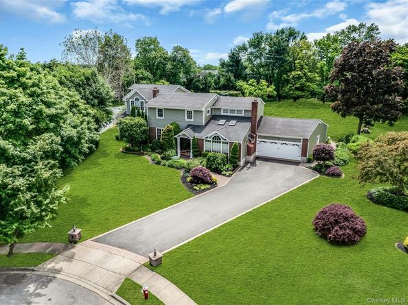 2 Eton Court, Plainview NY 11803