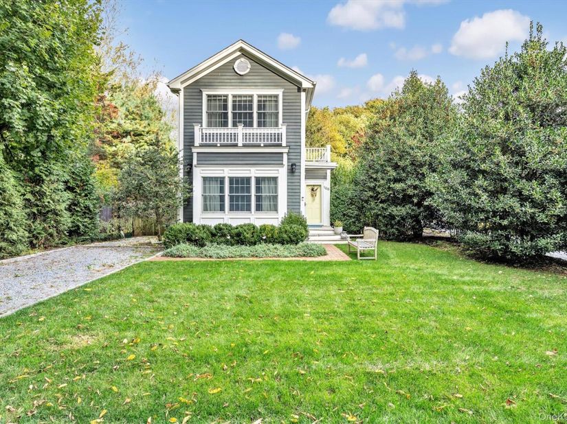 188 S Country Road, Remsenburg NY 11960