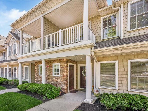 32 Della Drive, West Babylon NY 11704