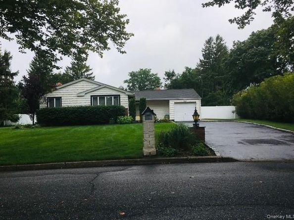 11 Darien Place, East Northport NY 11731