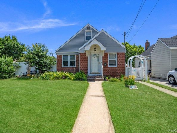 149 Arlington Street, Mineola NY 11501
