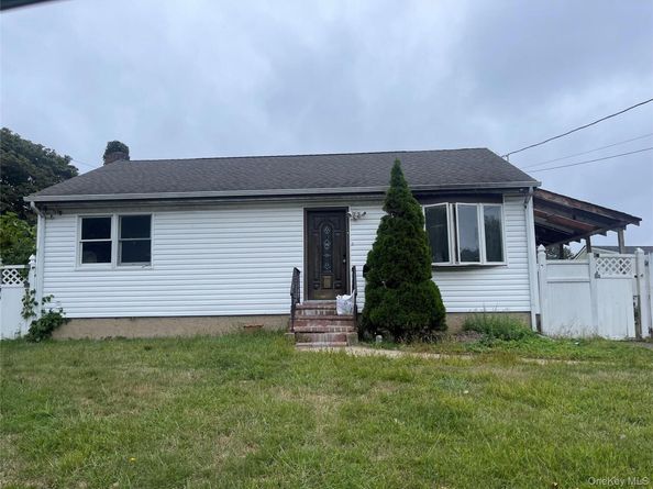 3 Surrey Drive, Amityville NY 11701