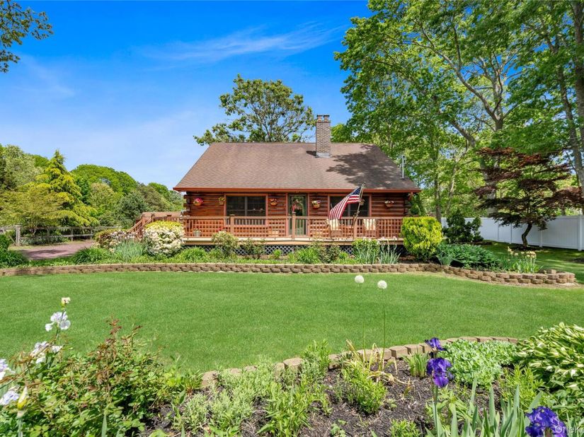 355 Woodland Avenue, Manorville NY 11949