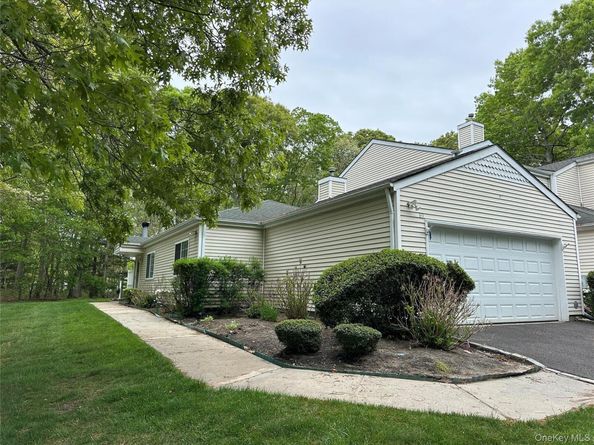 89 Rabbit Run, Manorville NY 11949