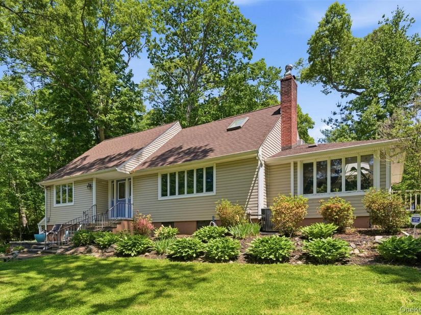 106 Vineyard Road, Huntington NY 11743