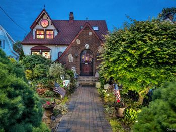 31 Roosevelt Avenue