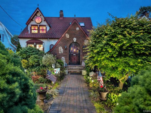 31 Roosevelt Avenue, Hicksville NY 11801