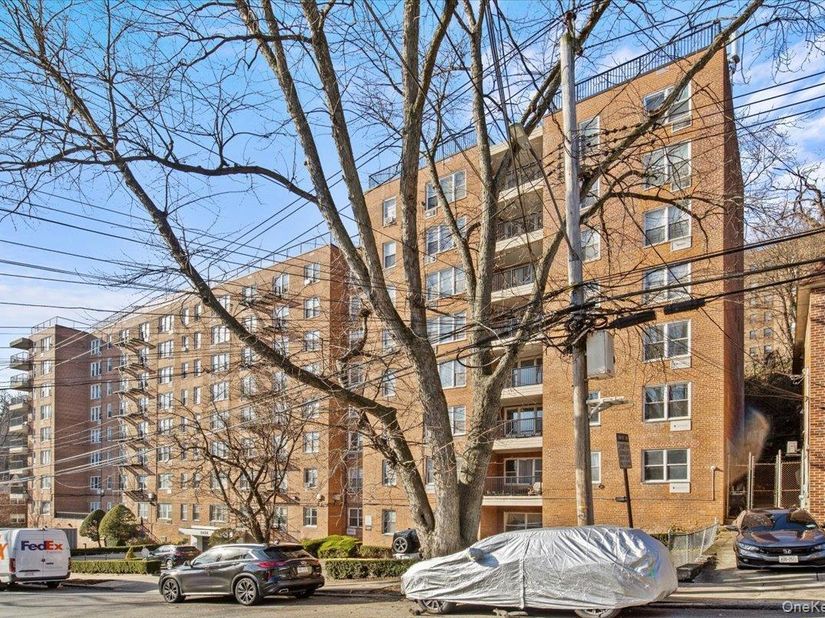 5425 Valles Avenue 4M, Bronx NY 10471