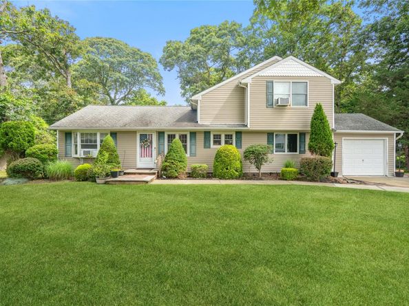 3 Lilly Court, Moriches NY 11955