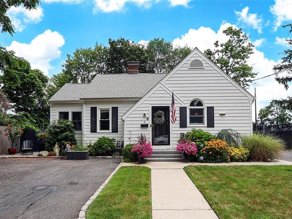 8 Dumond Place, Glen Head NY 11545