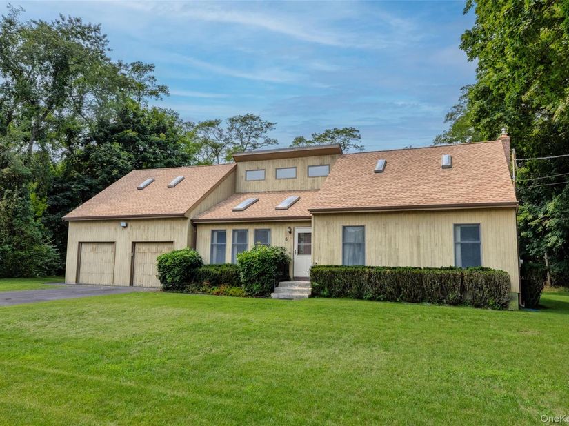 6 Cedar Street, Moriches NY 11955