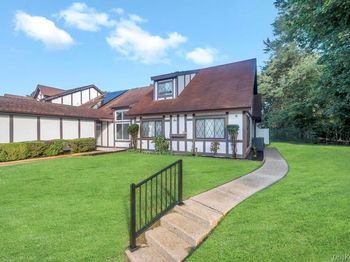 6 Amesworth Court