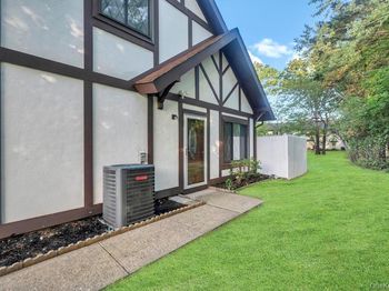 6 Amesworth Court