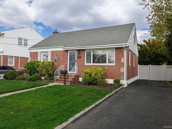 2915 Laurel Avenue, Baldwin NY 11510