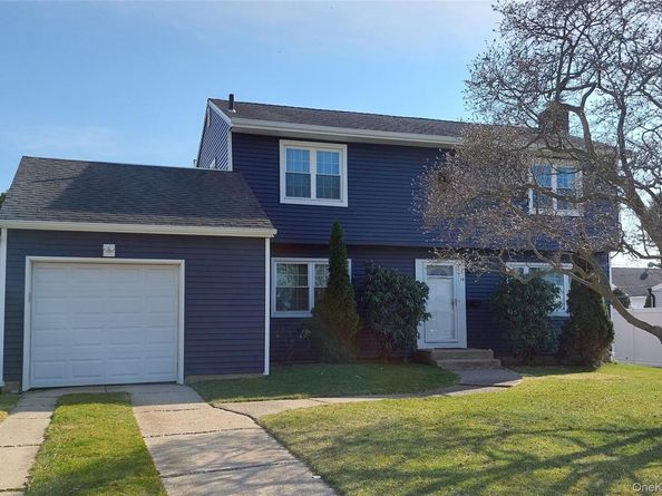 14 Bradford Road, Plainview NY 11803