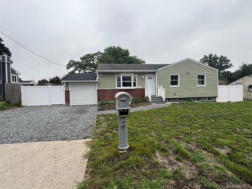 21 Pinetop Drive, Central Islip NY 11722