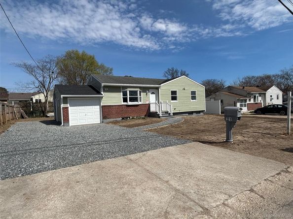21 Pinetop Drive, Central Islip NY 11722